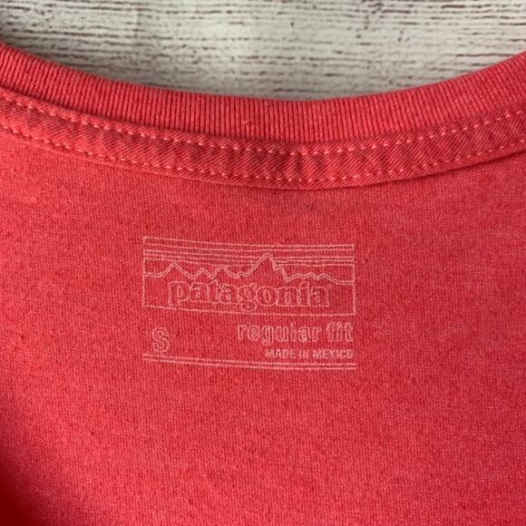 Patagonia Pink T Shirt with Buffalo and Mountain Range Front Size Small - Picture 9 of 10